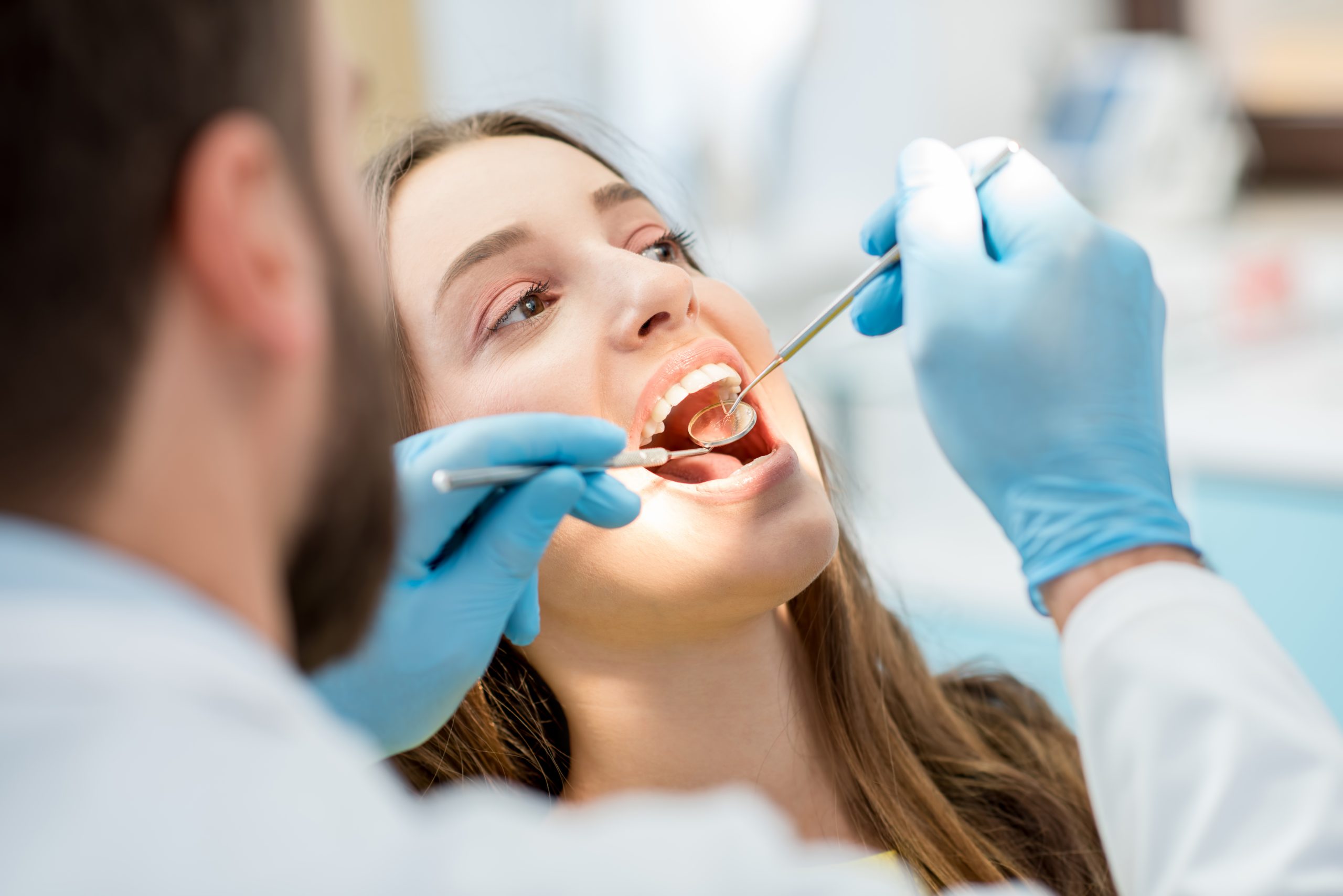 Top rated cosmetic dentist near me - Aura Cosmetics
